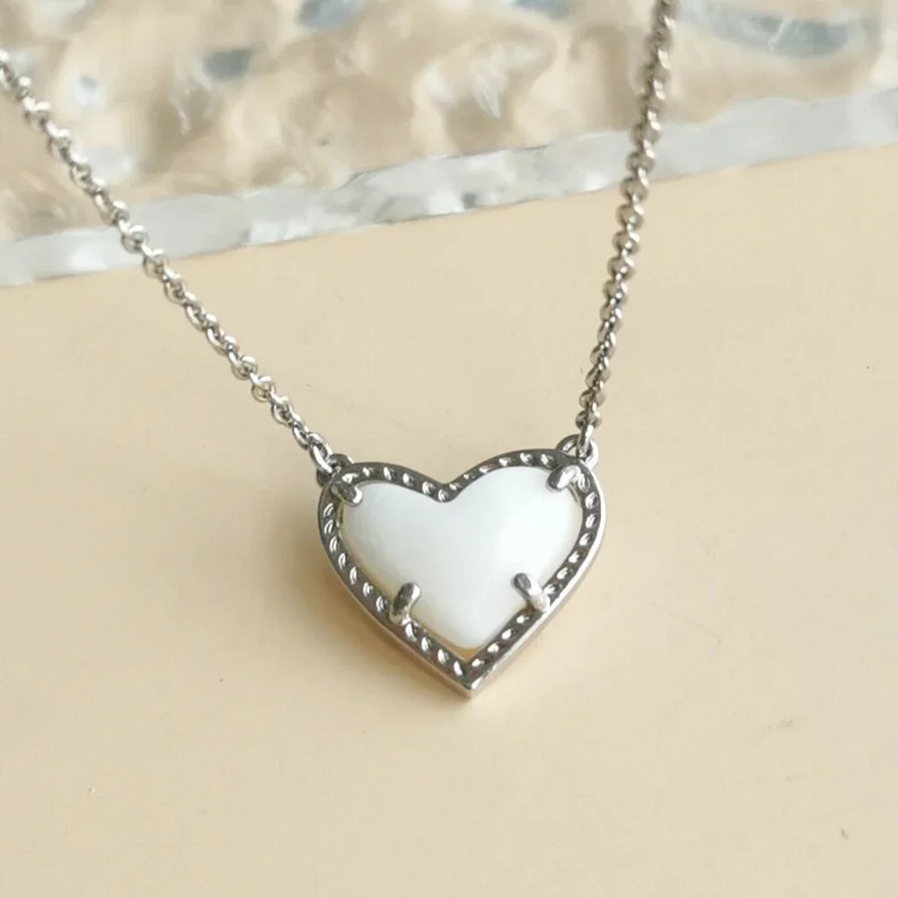 BRAND NEW Kendra Scott Ari Heart Pendant Necklace Silver Ivory Mother-Of-Pearl - Picture 1 of 3